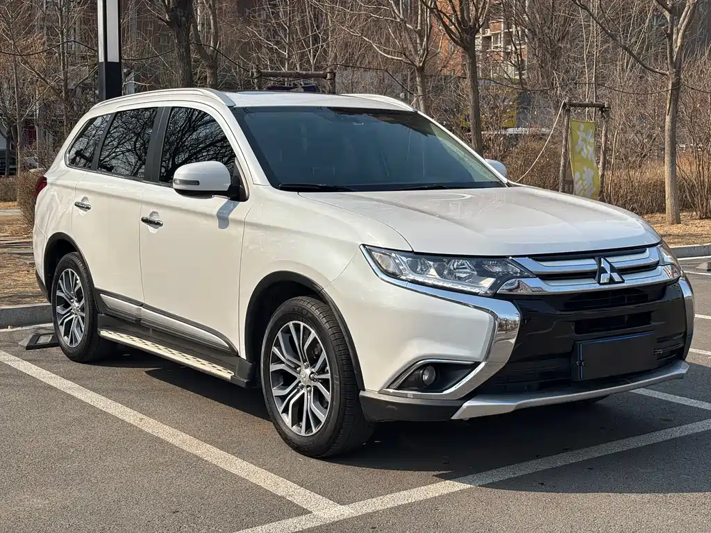 Outlander 2.4 L 4 WD Elite 5-seat