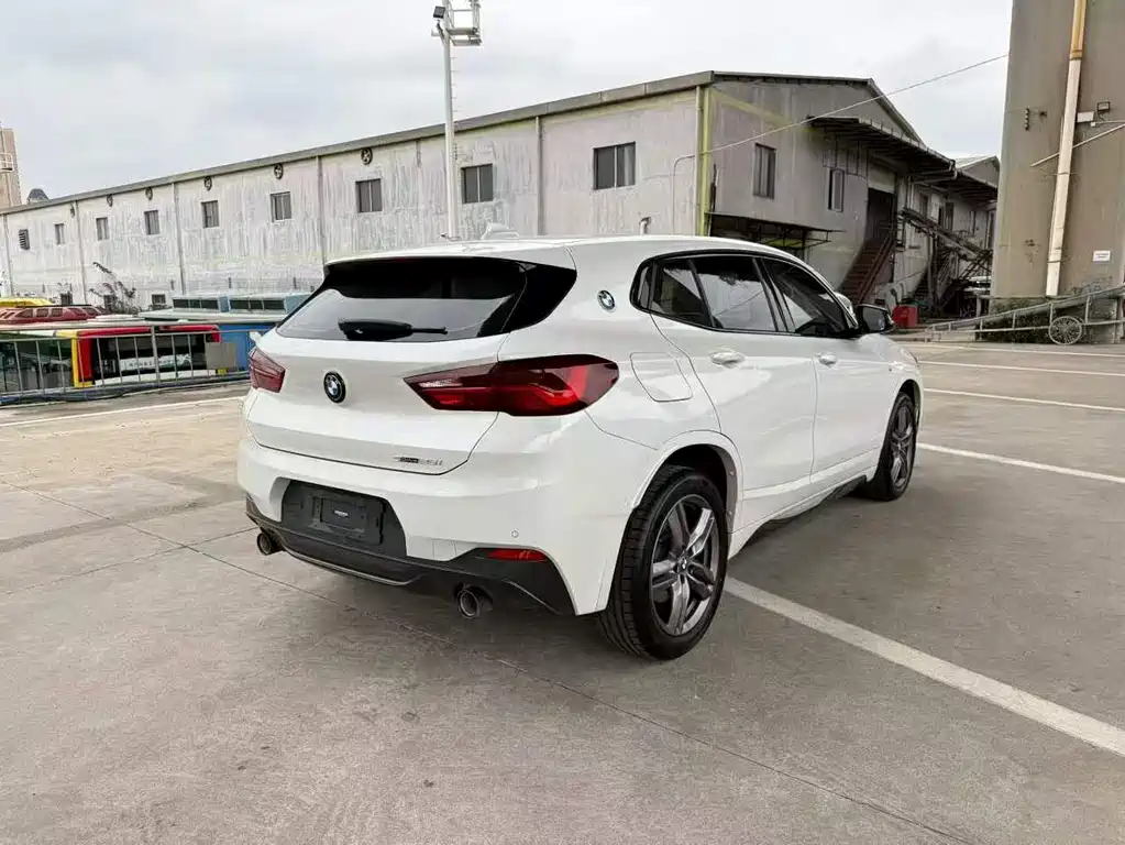 BMW X2 sDrive25 i M Offroad Package