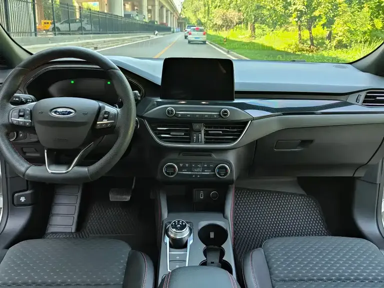 Ford Focus Hatchback EcoBoost 180 Auto ST Line