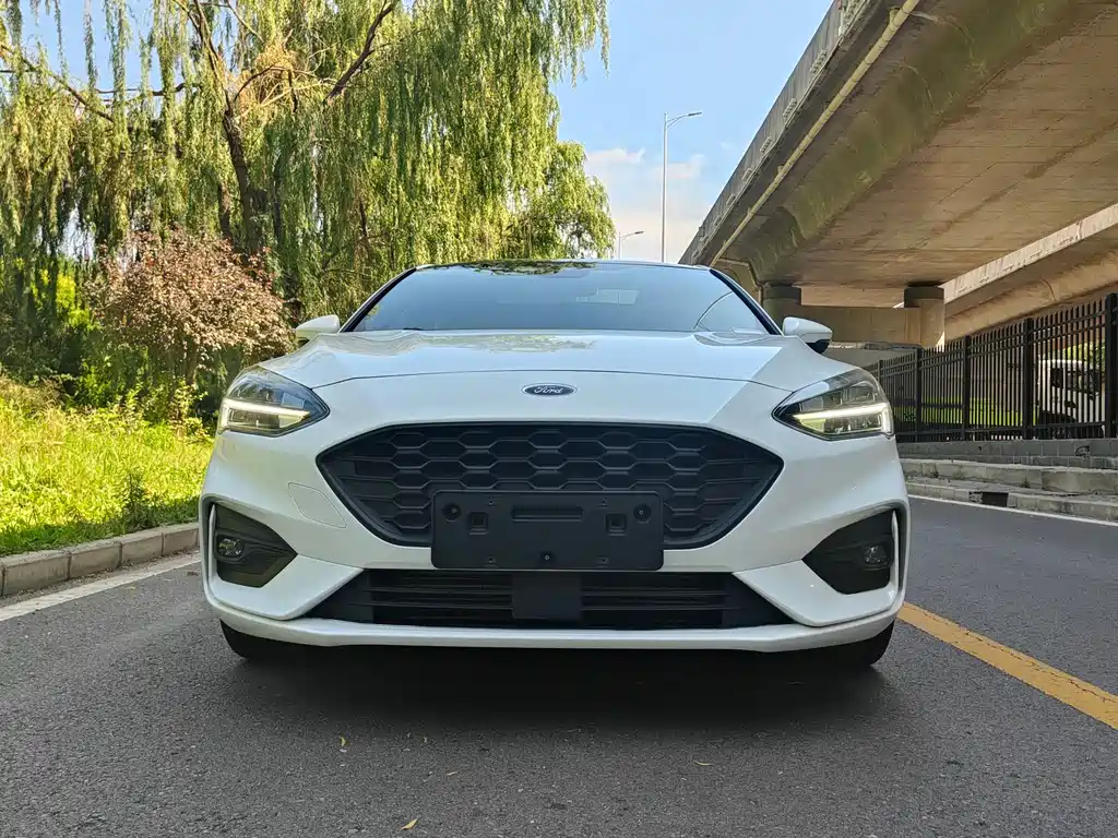 Focus Hatchback EcoBoost 180 Auto ST Line