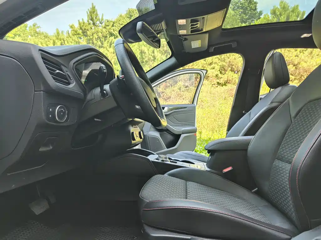 Focus Hatchback EcoBoost 180 Auto ST Line