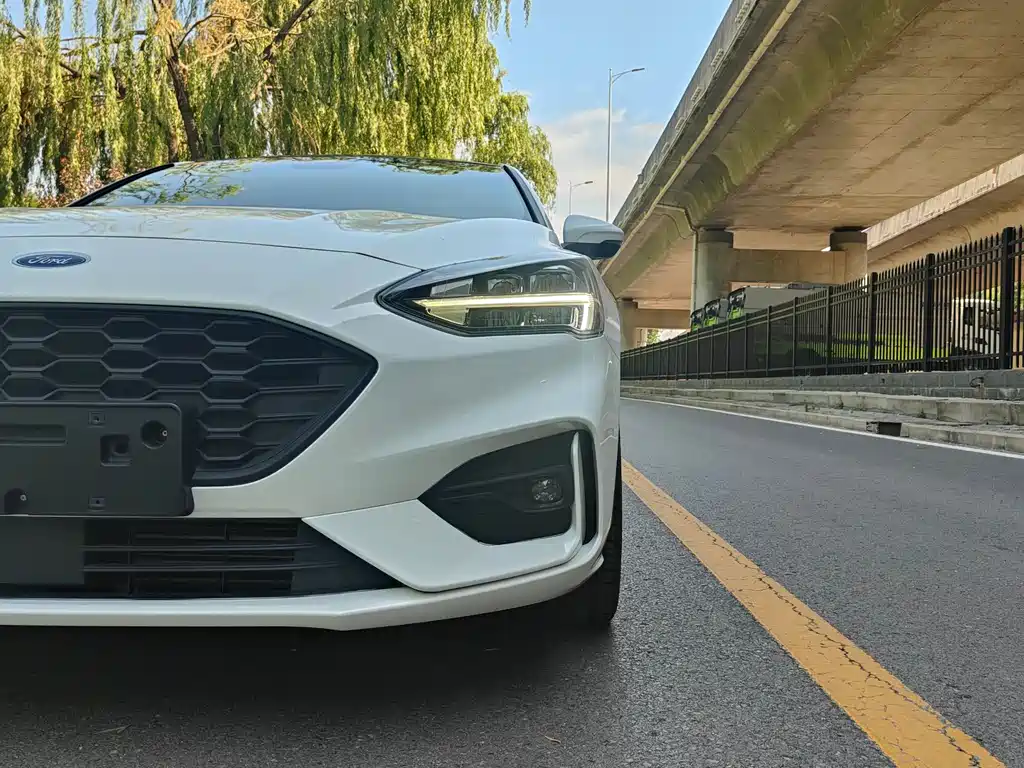 Focus Hatchback EcoBoost 180 Auto ST Line