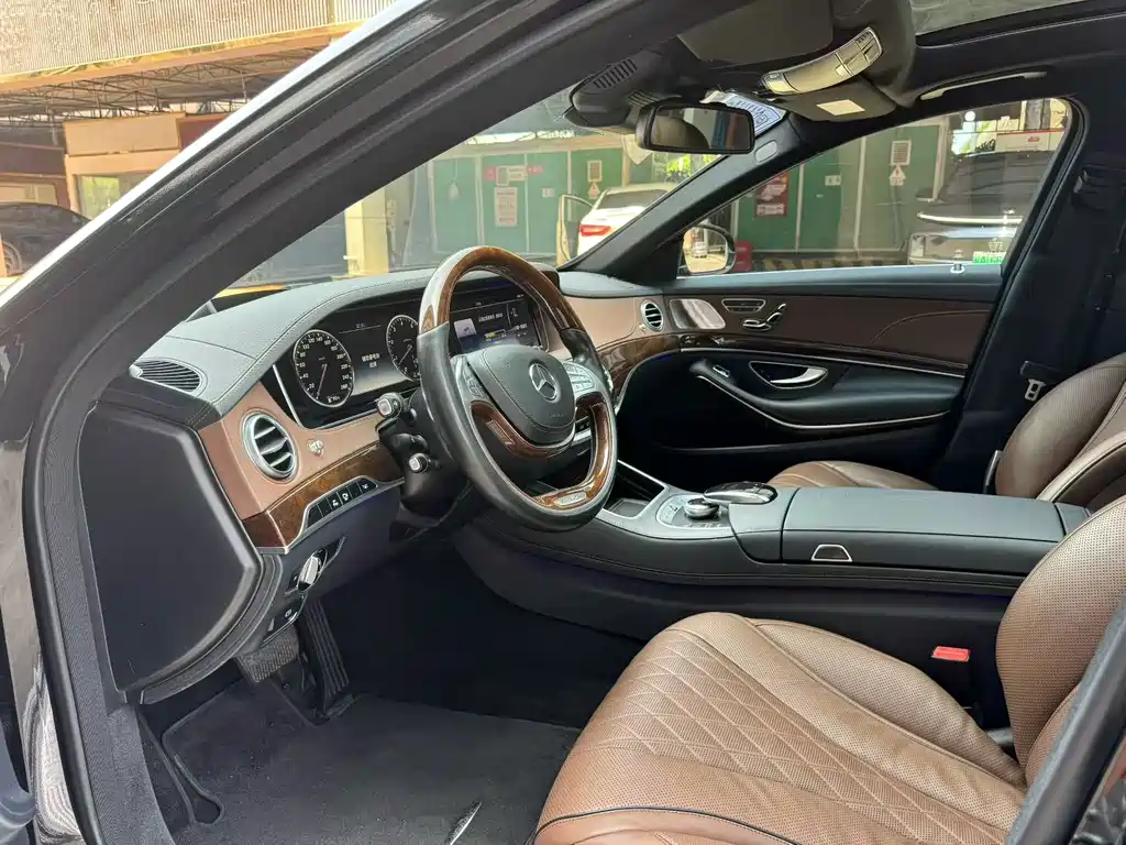 Maybach S-Class S 400 4 MATIC
