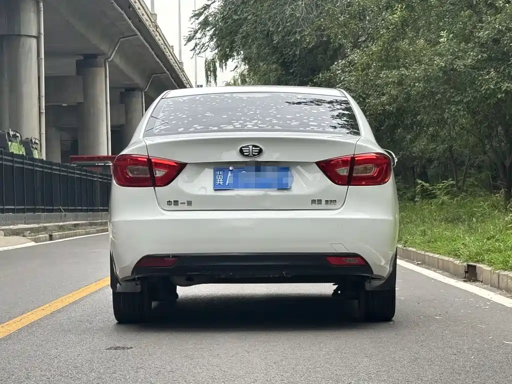 Besturn B30 1.6 L Auto Comfort