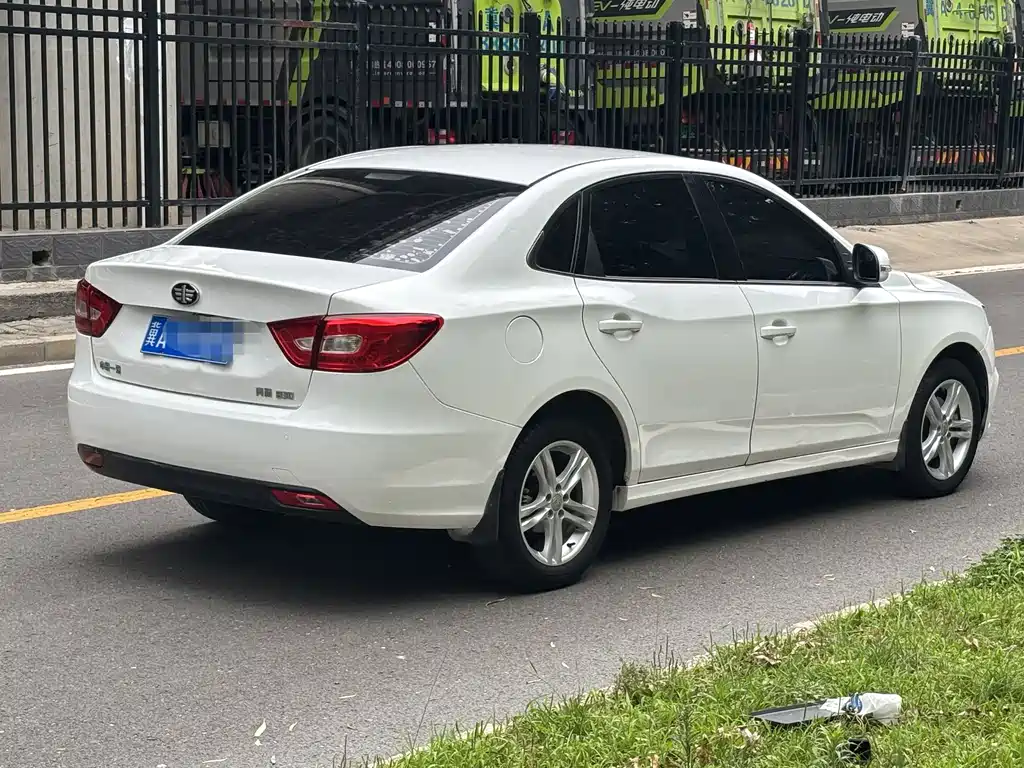Besturn B30 1.6 L Auto Comfort