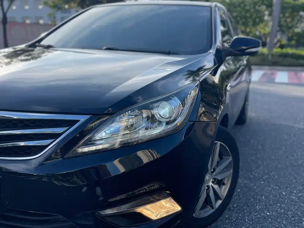 Eado 1.6 L Auto Style