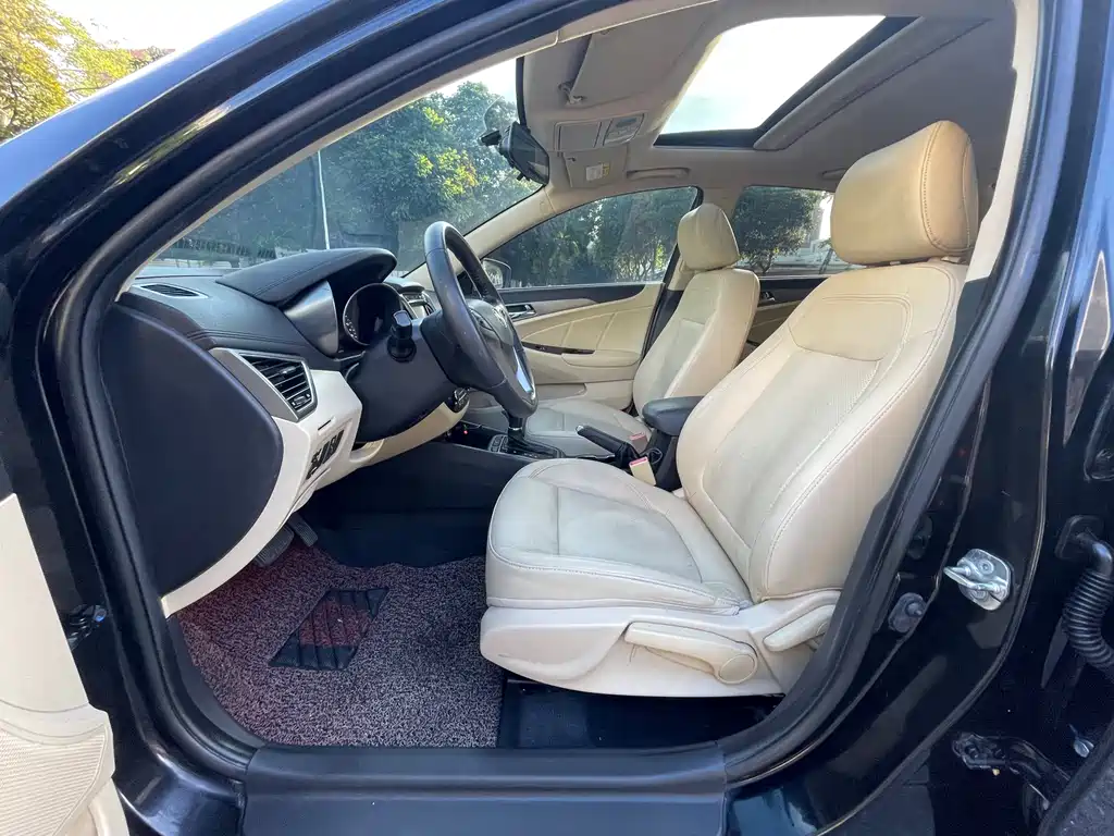 Eado 1.6 L Auto Style