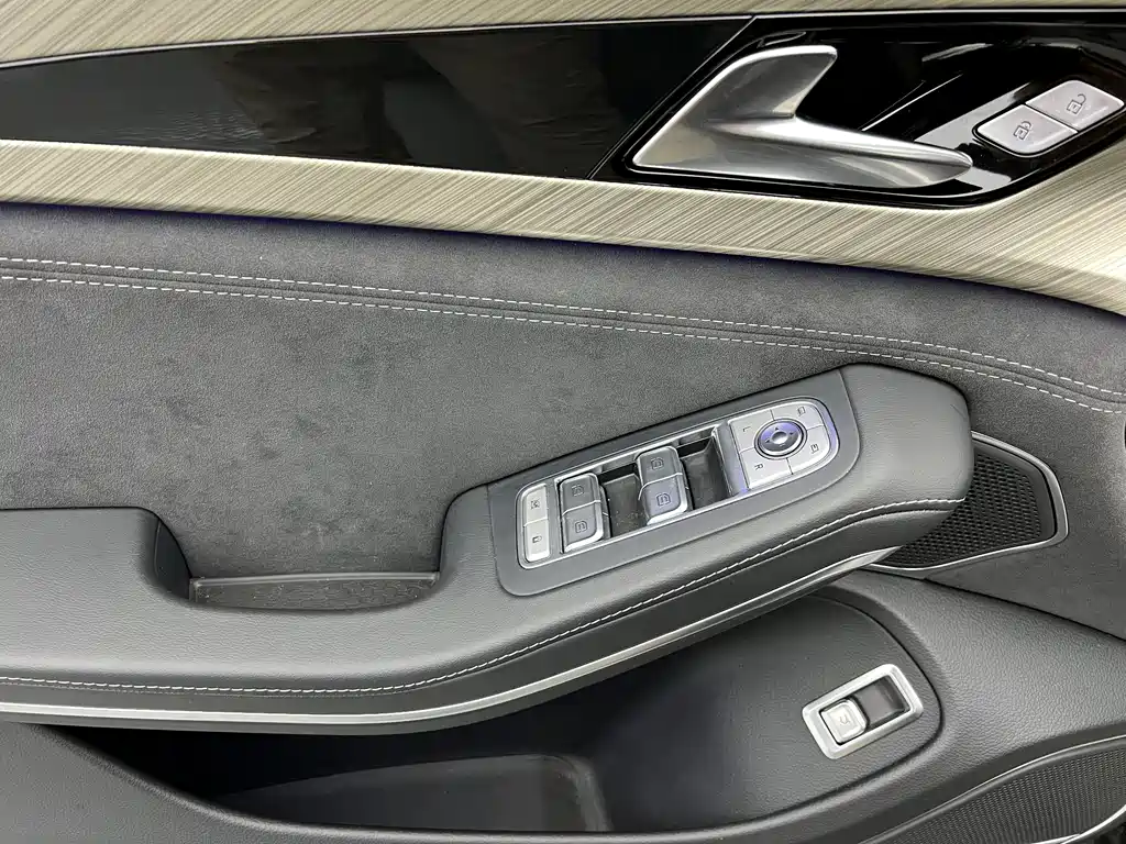 Hongqi H9 3.0 T Connected Flagship Leading 4-seat