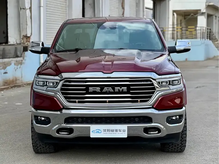 RAM Trucks 5.7 L Auto