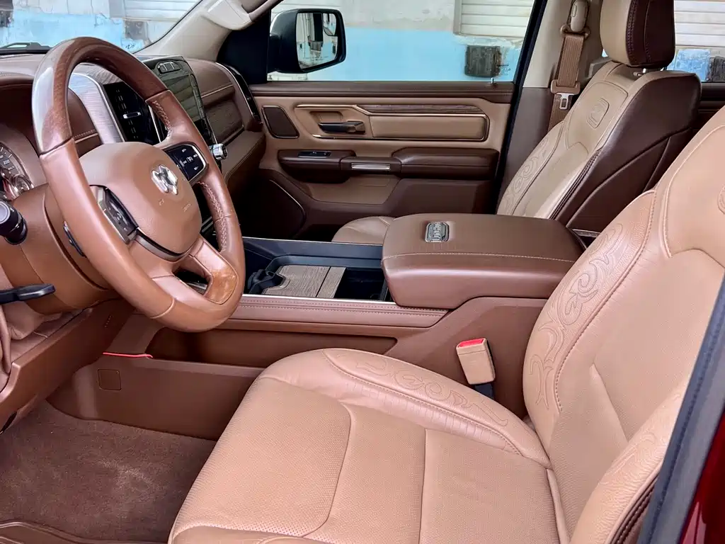 RAM Trucks 5.7 L Auto