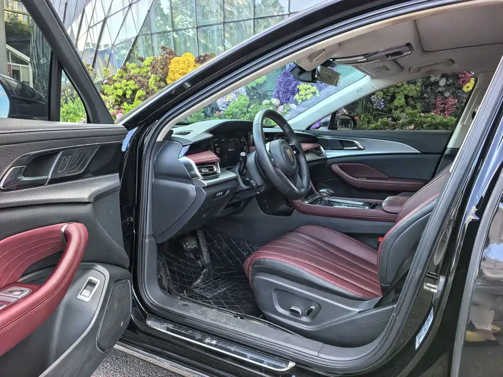 Hongqi H5 1.5 T DCT Connected Flagship Charm