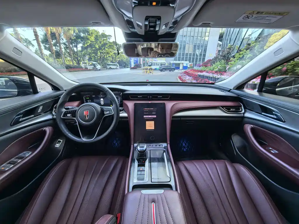 Hongqi H5 1.5 T DCT Connected Flagship Charm