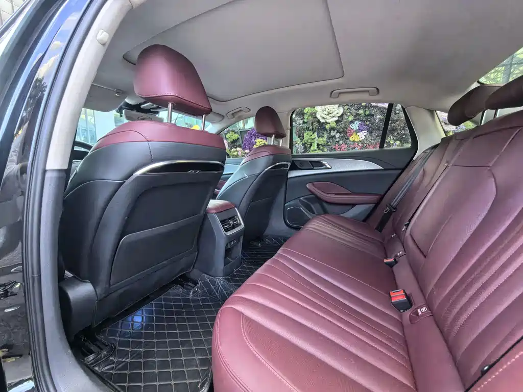 Hongqi H5 1.5 T DCT Connected Flagship Charm