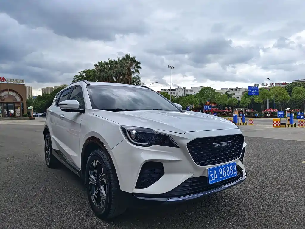 东南DX8 S 东南DX8 S 2022款 1.5 T DCT酋长版 5座