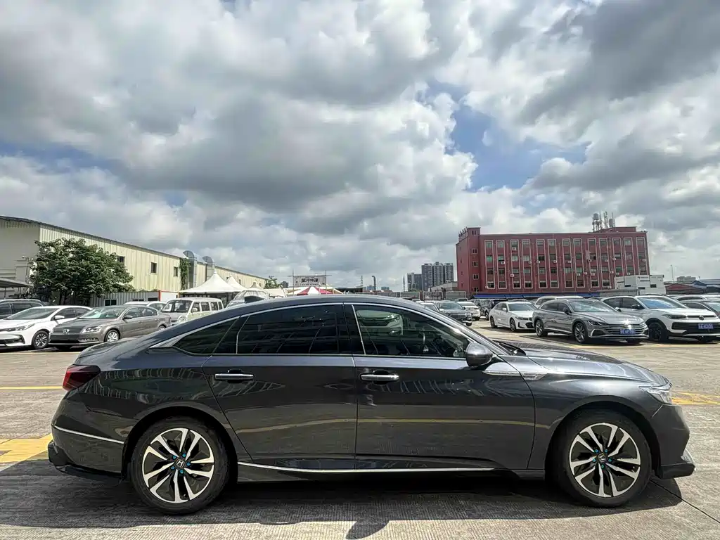 Accord Sharp· Hybrid 2.0 L Sharp Leading