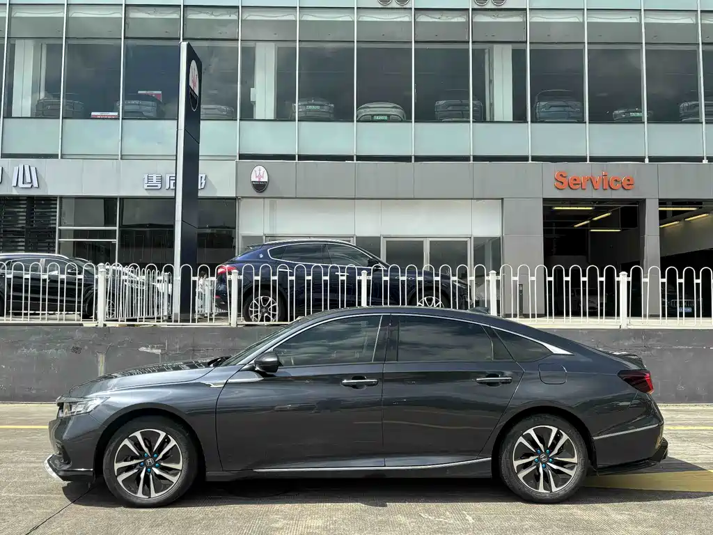 Accord Sharp· Hybrid 2.0 L Sharp Leading