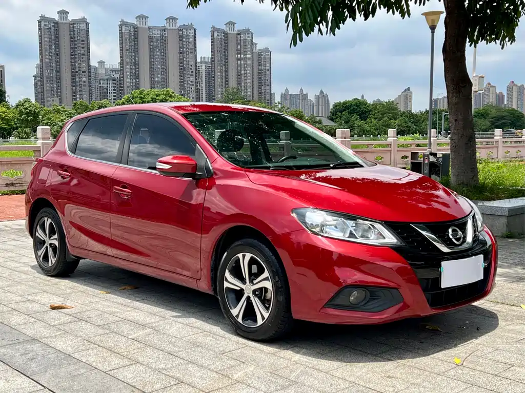 Tiida 1.6 L CVT Smart Travel