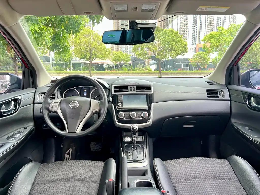 Tiida 1.6 L CVT Smart Travel
