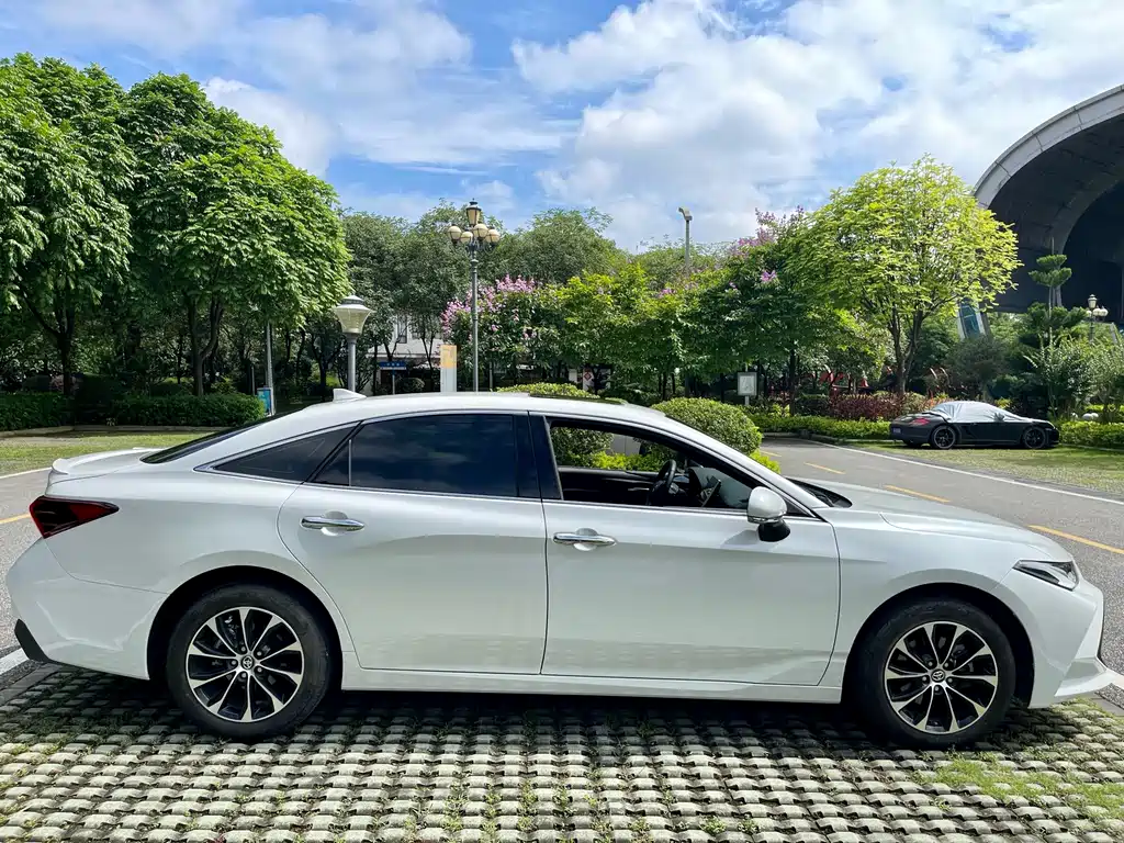 Avalon 2.5 L Luxury