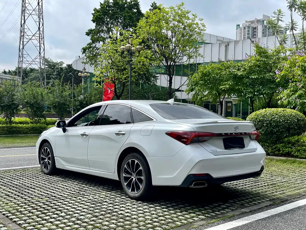 Avalon 2.5 L Luxury