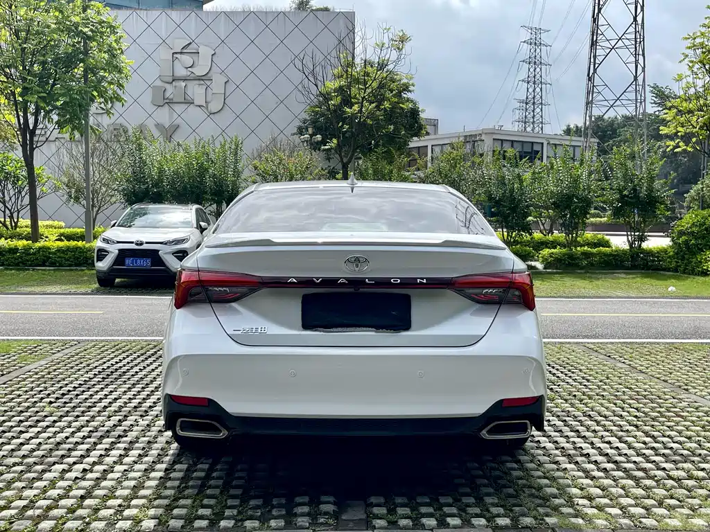 Avalon 2.5 L Luxury