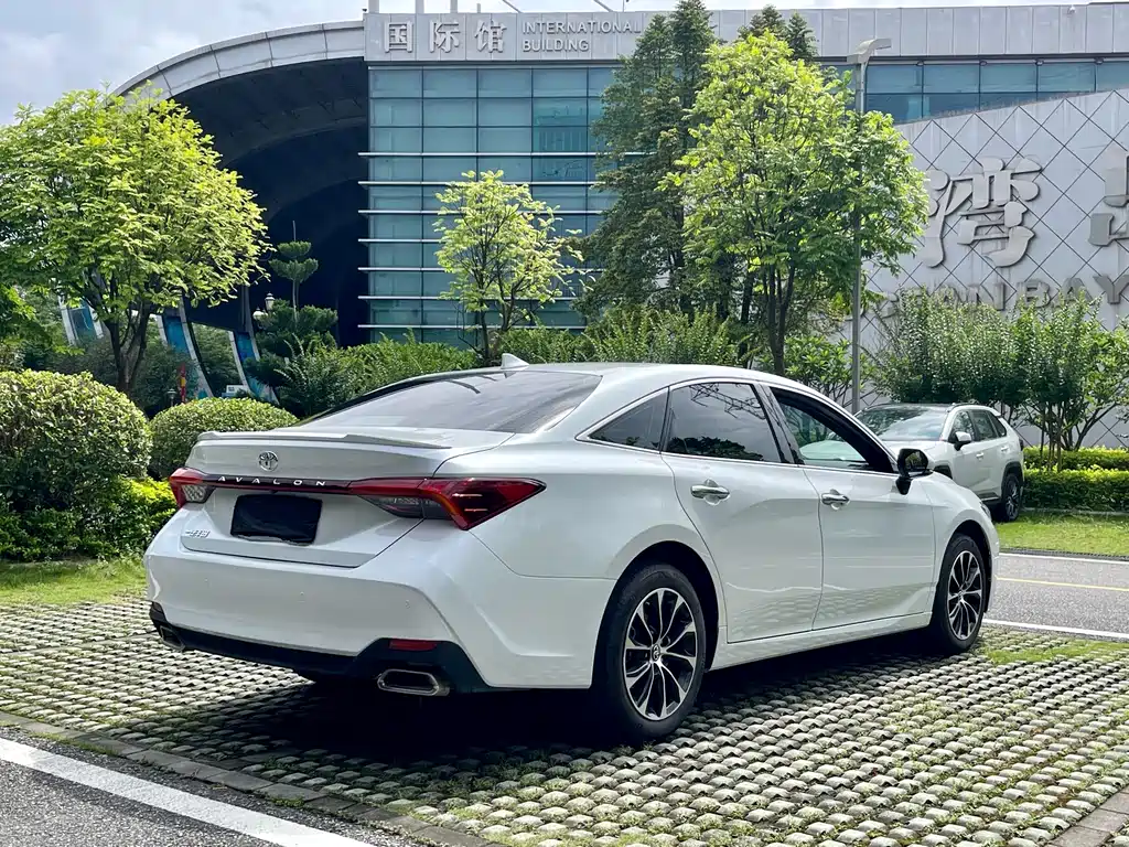 Avalon 2.5 L Luxury