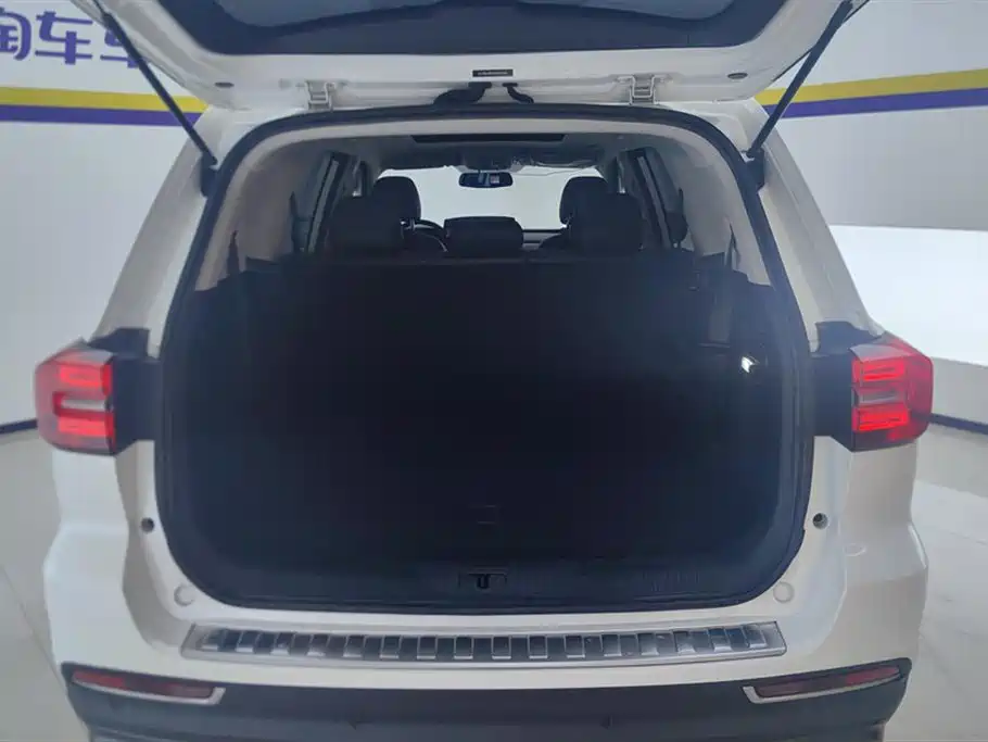 Roewe RX8 30 T 2 WD Outstanding Flagship