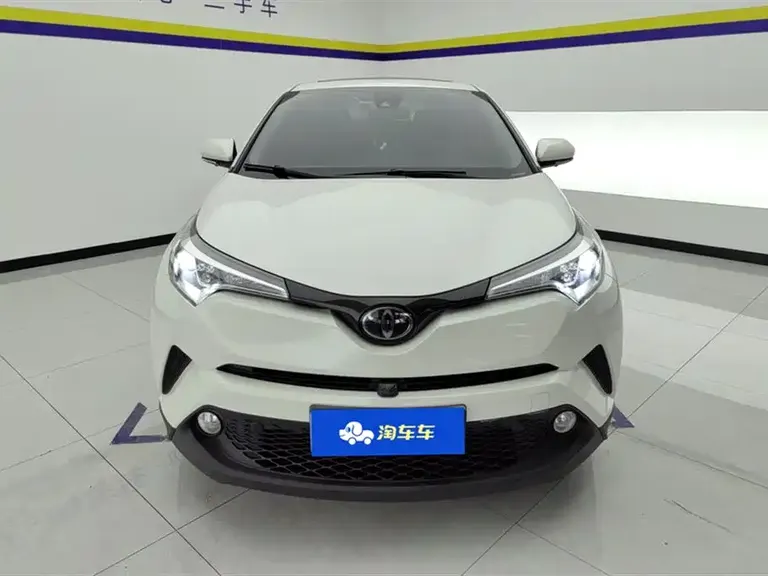 Toyota C-HR 2.0 L Leading Sunroof CN-VI