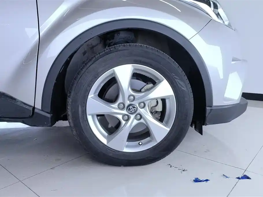 Toyota C-HR 丰田C-HR 2020款 2.0 L 精英版