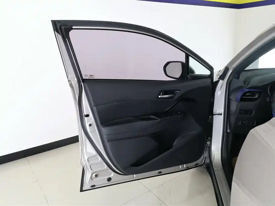 Toyota C-HR 丰田C-HR 2020款 2.0 L 精英版