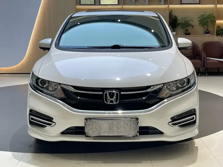 Honda Jade 210 TURBO CVT Style 5-seat