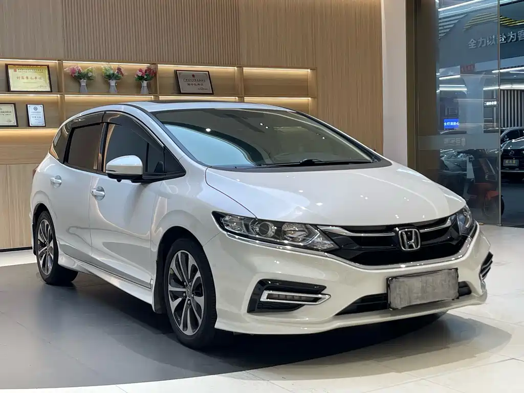 Jade 210 TURBO CVT Style 5-seat