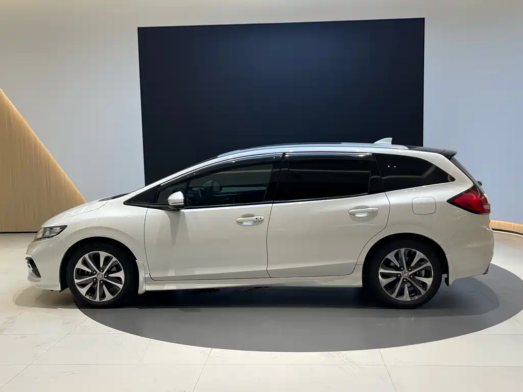 Jade 210 TURBO CVT Style 5-seat