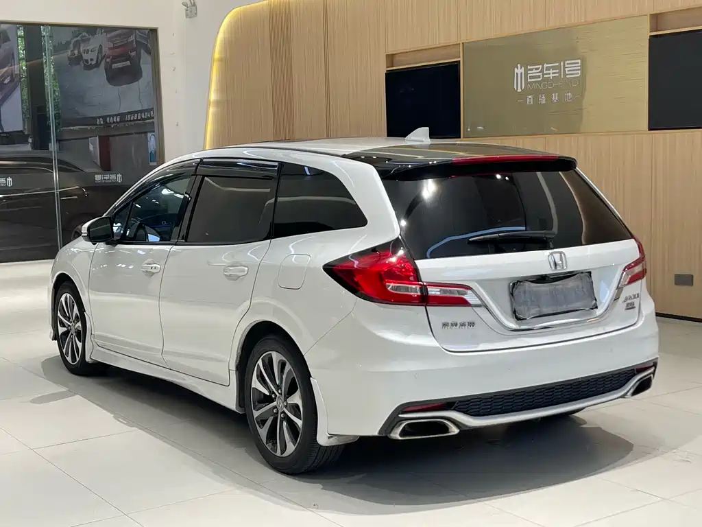 Jade 210 TURBO CVT Style 5-seat