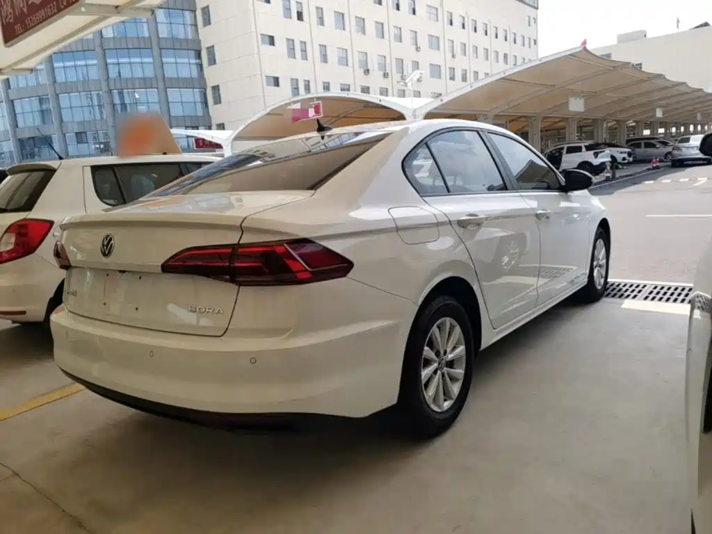 Bora 1.5 L Auto Fashion Connected