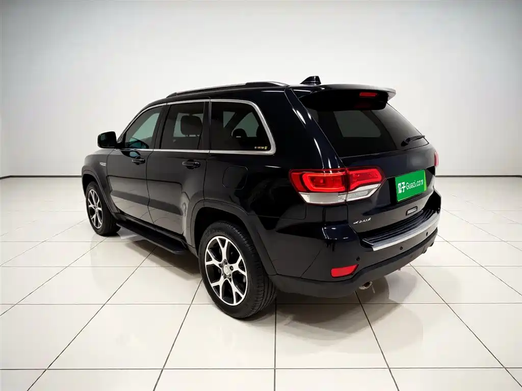 Grand Cherokee (Import) 3.0 L Elite Navigation