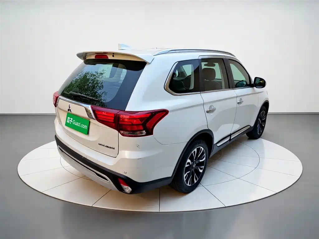 Outlander 欧蓝德 2019款 2.4 L 四驱致享版 5座 国V