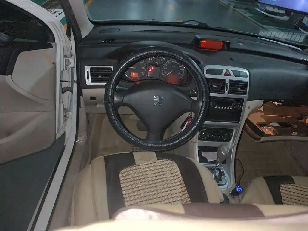 Peugeot 307 Hatchback 1.6 L Auto Comfort