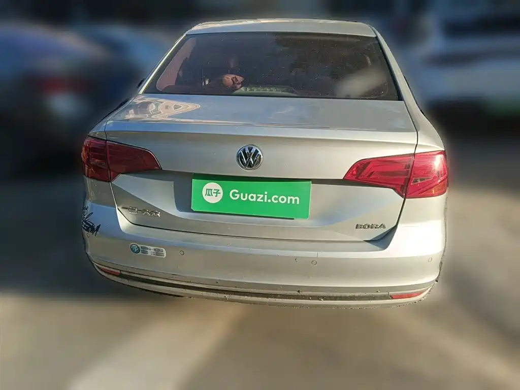 Bora 1.6 L Manual Comfort