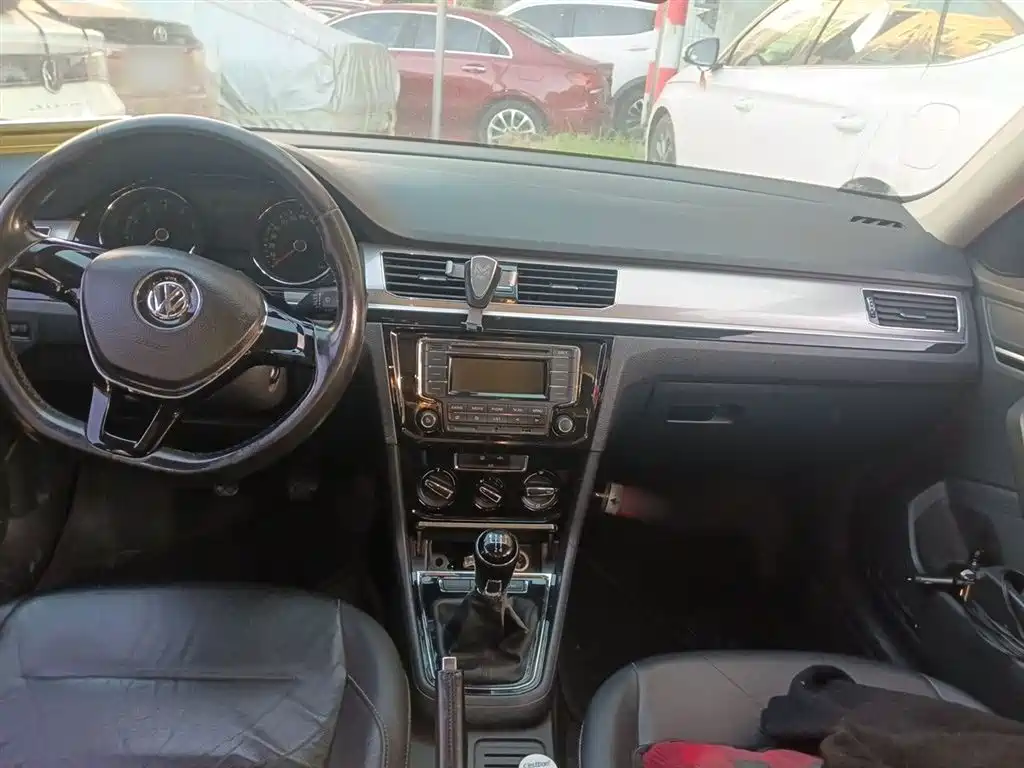 Bora 1.6 L Manual Comfort
