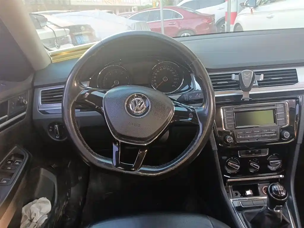 Bora 1.6 L Manual Comfort