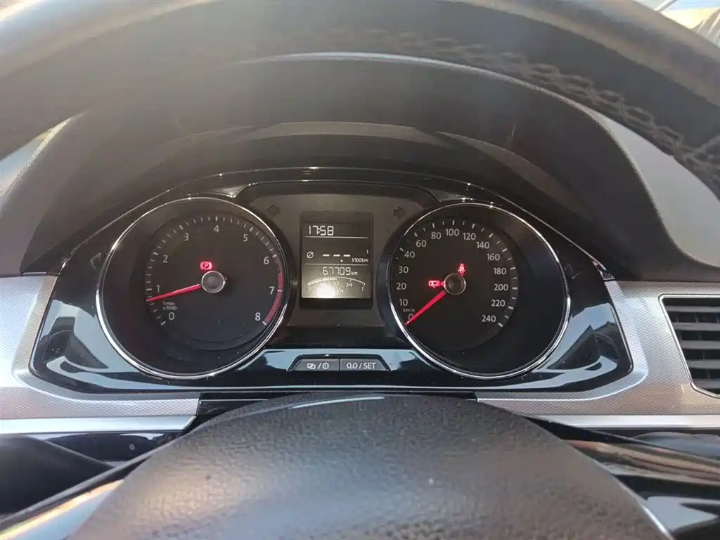 Bora 1.6 L Manual Comfort
