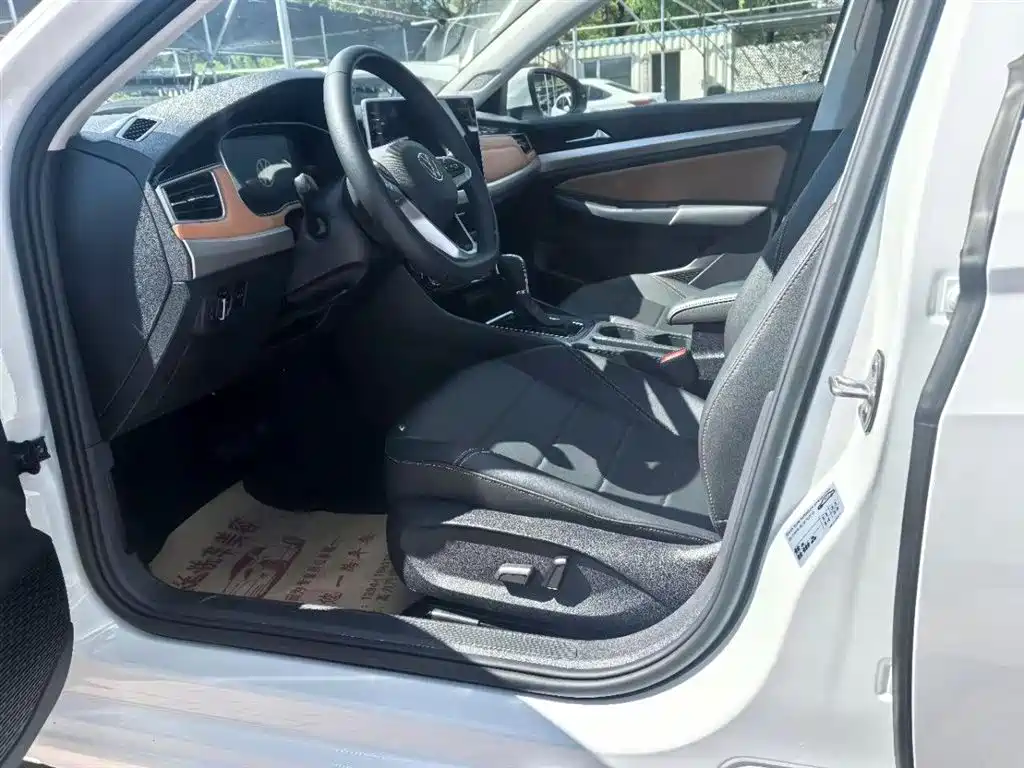 Bora 200 TSI DSG Joy Travel