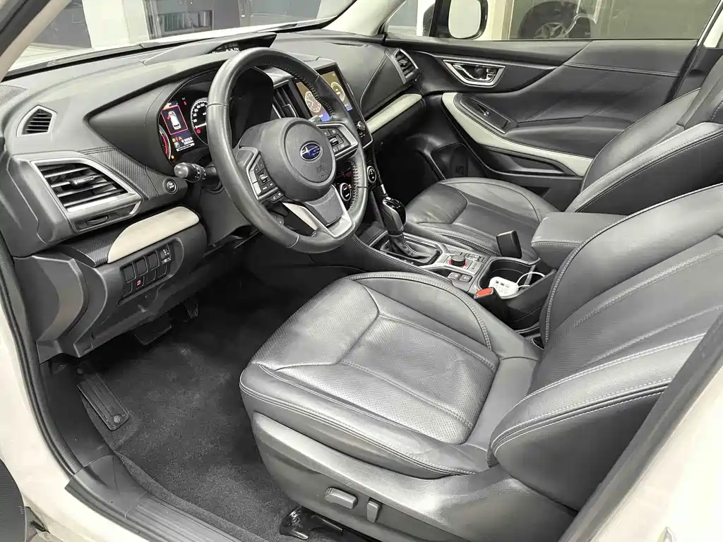Forester 2.0 i AWD Luxury EyeSight