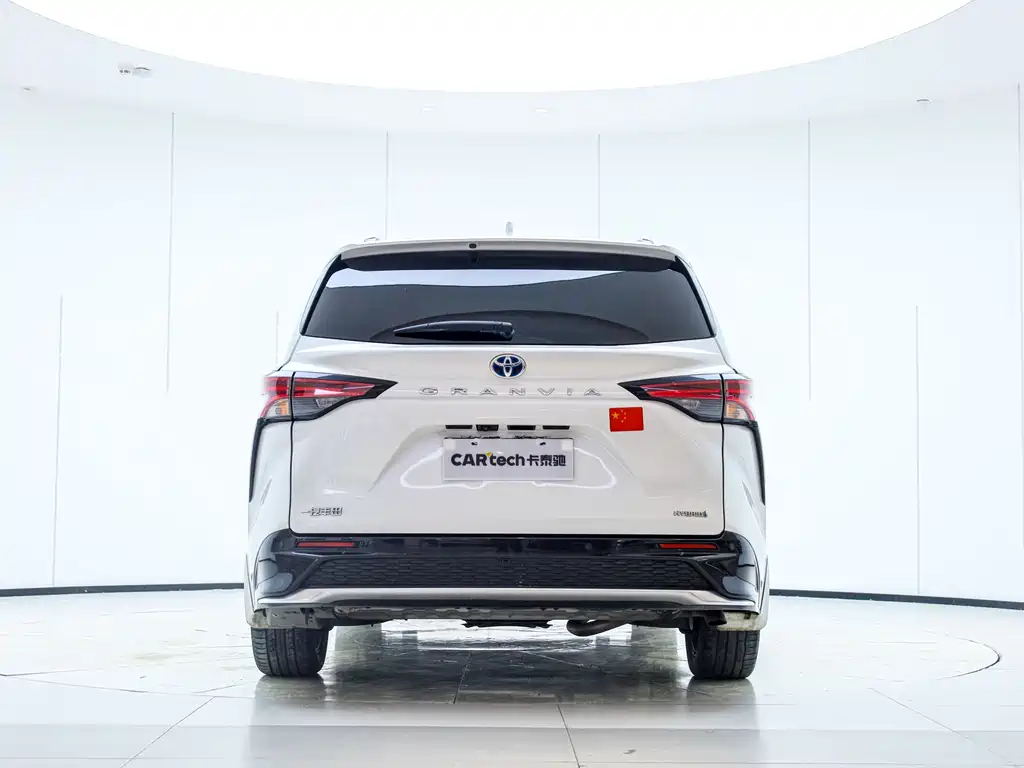Granvia 2.5 L Hybrid Distinguished