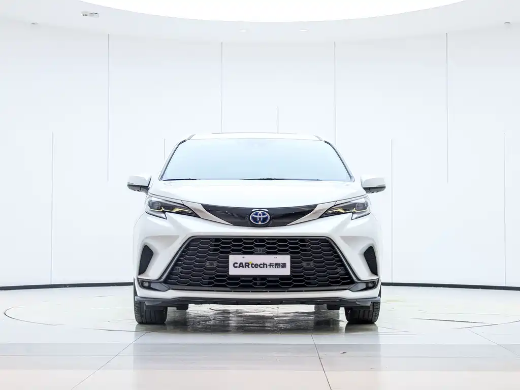 Granvia 2.5 L Hybrid Distinguished