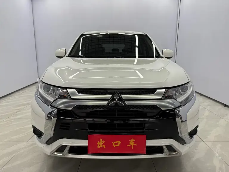Mitsubishi Outlander Facelift 2.0 L 2 WD Smooth Enjoyment 5-seat