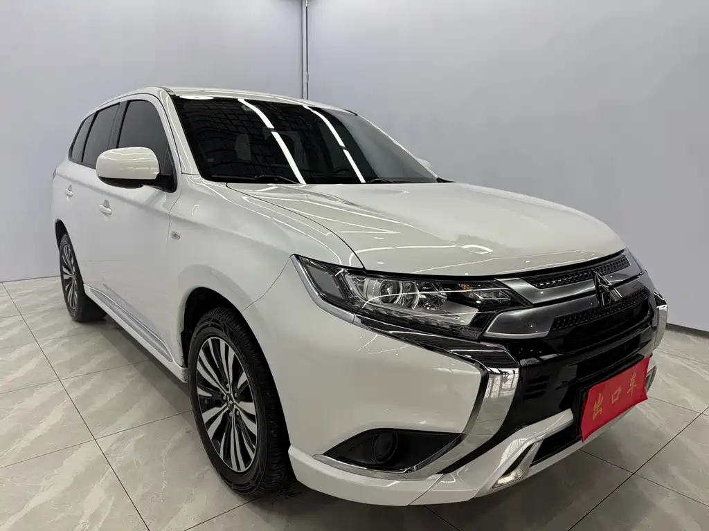 Outlander Facelift 2.0 L 2 WD Smooth Enjoyment 5-seat