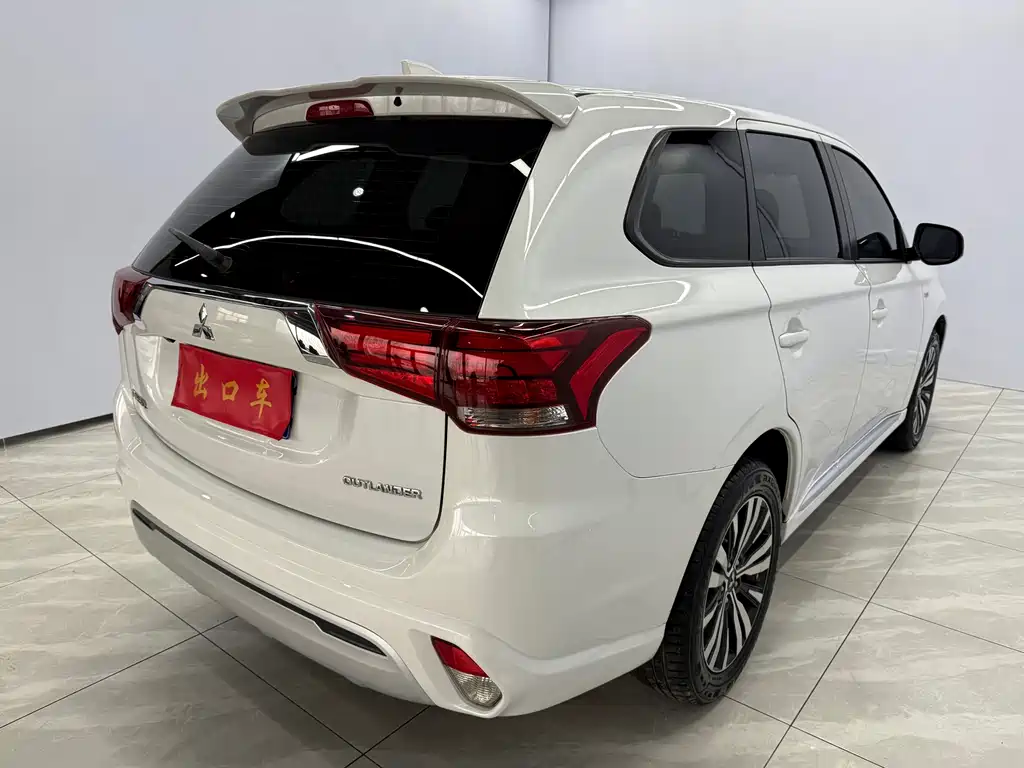 Outlander Facelift 2.0 L 2 WD Smooth Enjoyment 5-seat