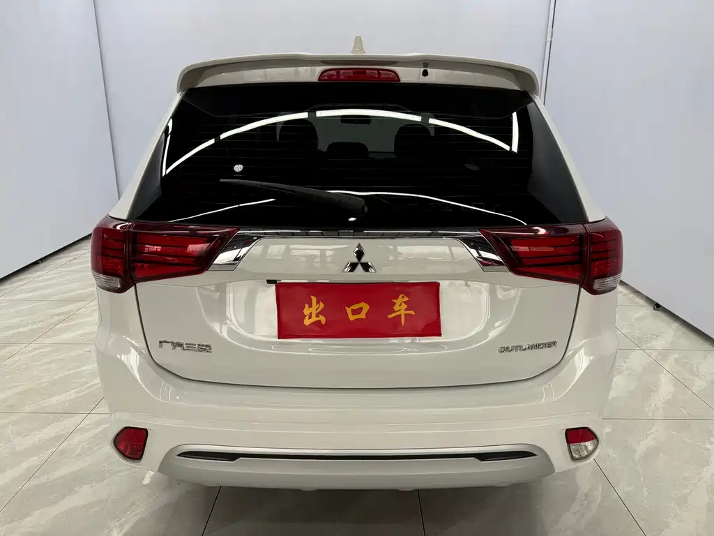 Outlander Facelift 2.0 L 2 WD Smooth Enjoyment 5-seat